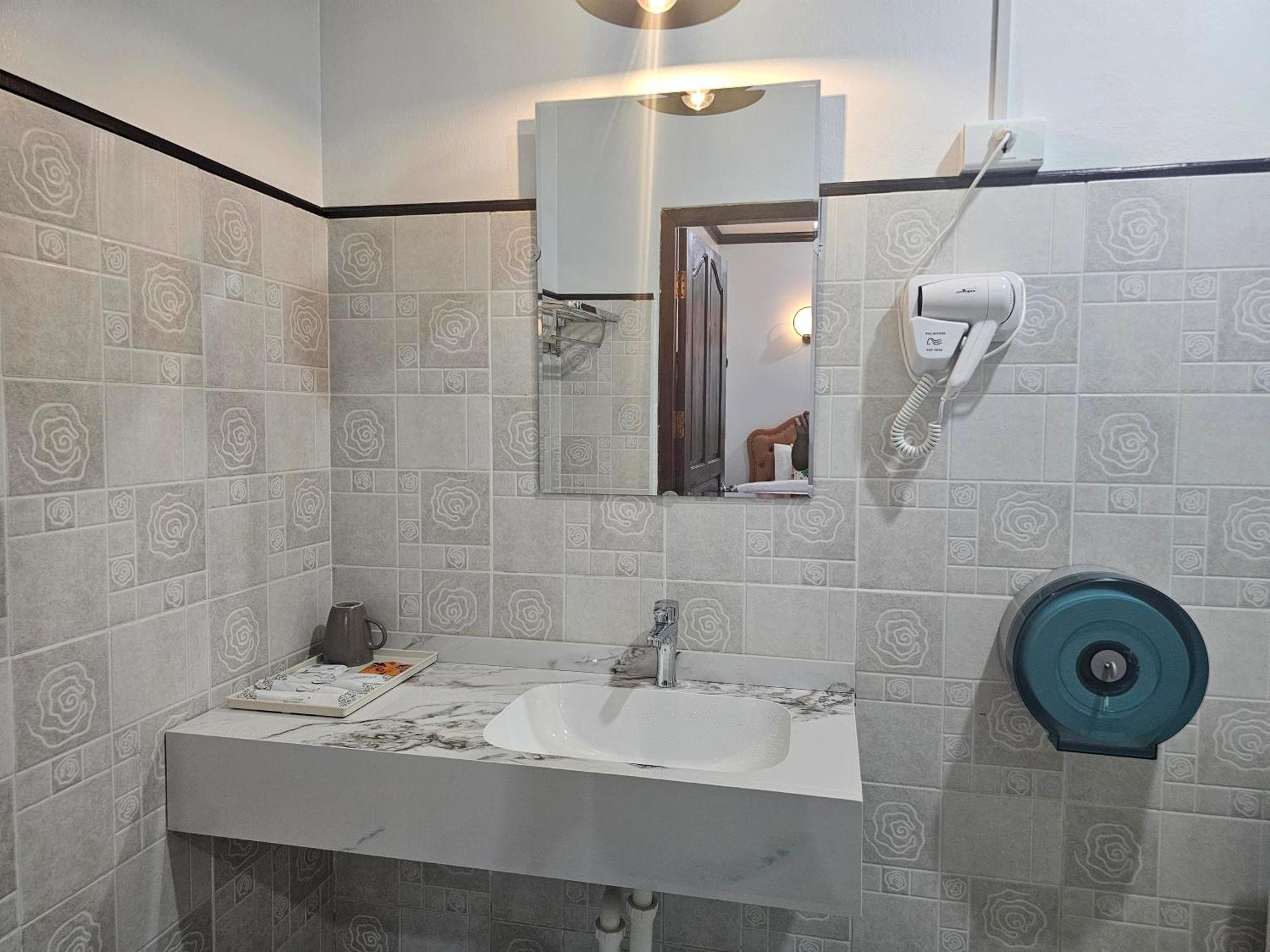 Win Hotel Ванг Виенг Екстериор снимка