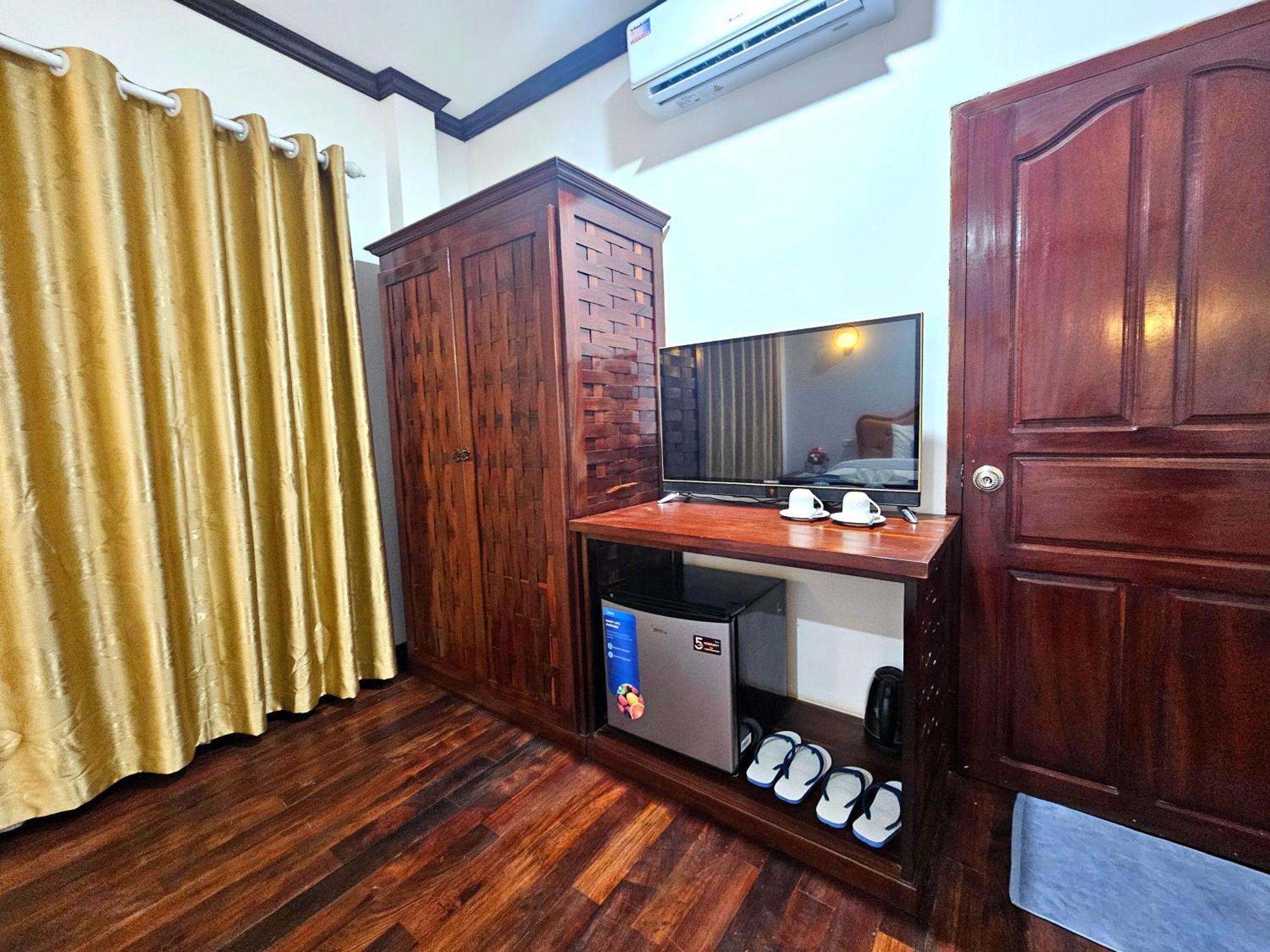 Win Hotel Ванг Виенг Екстериор снимка