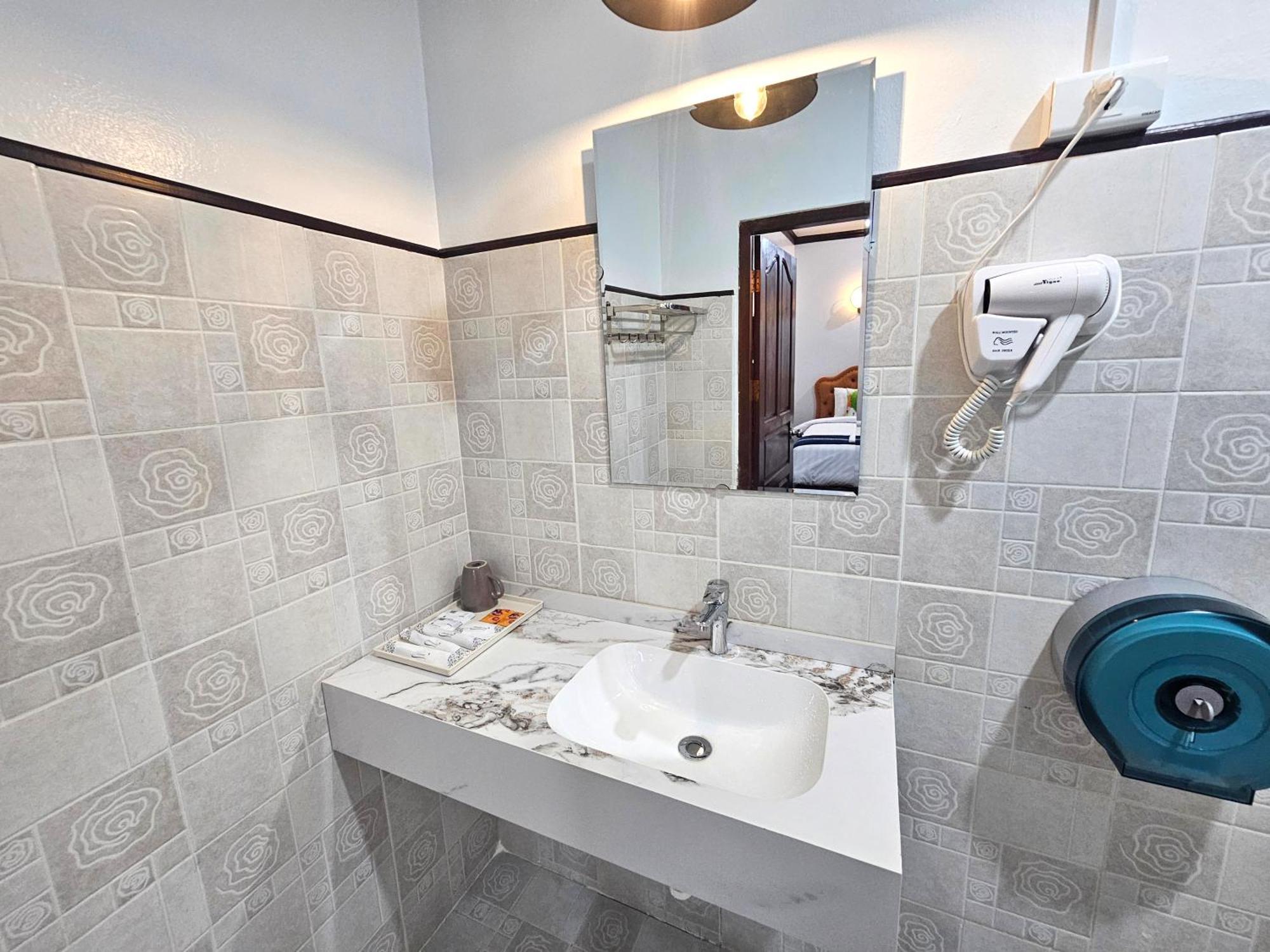 Win Hotel Ванг Виенг Екстериор снимка