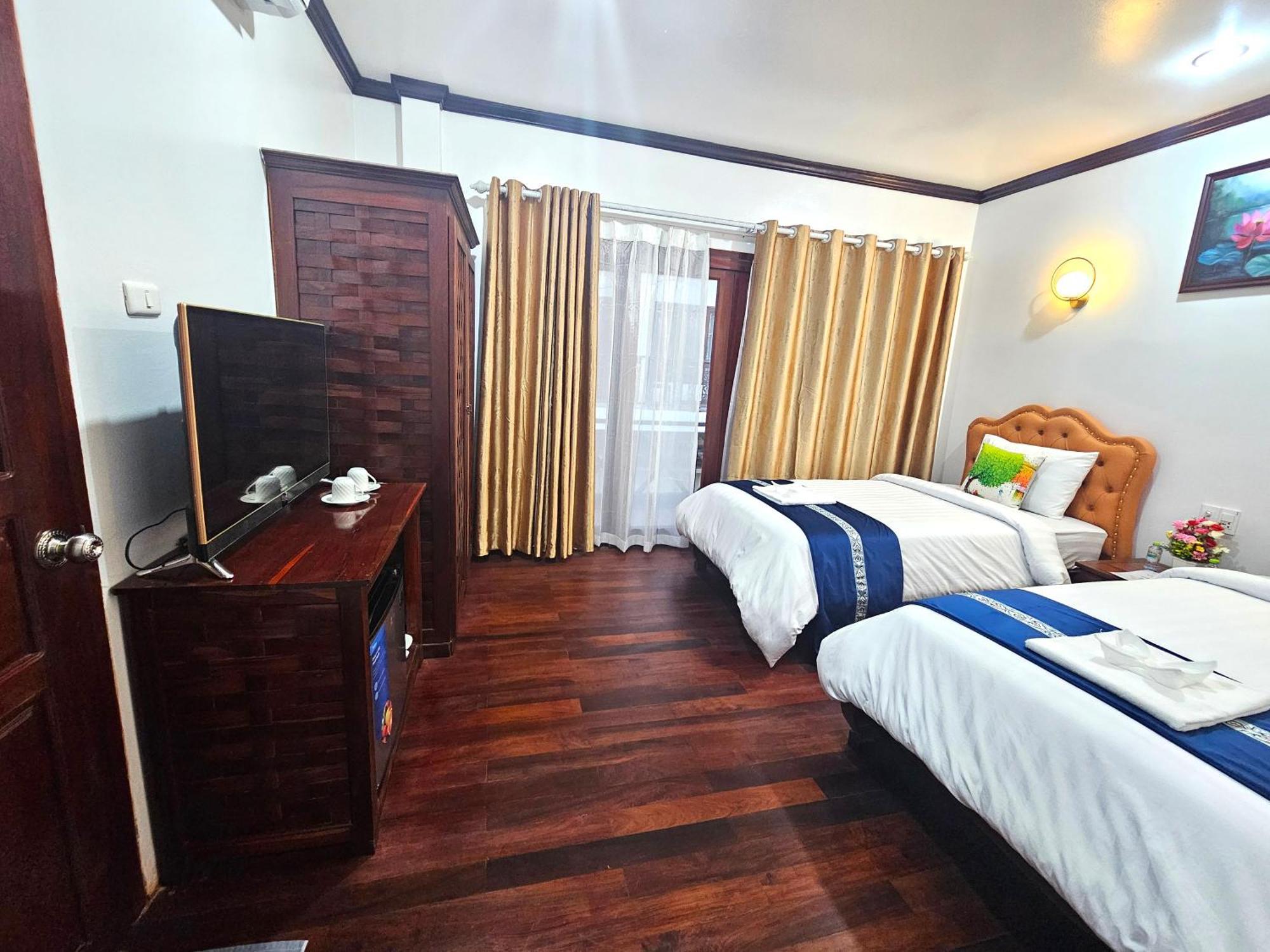 Win Hotel Ванг Виенг Екстериор снимка