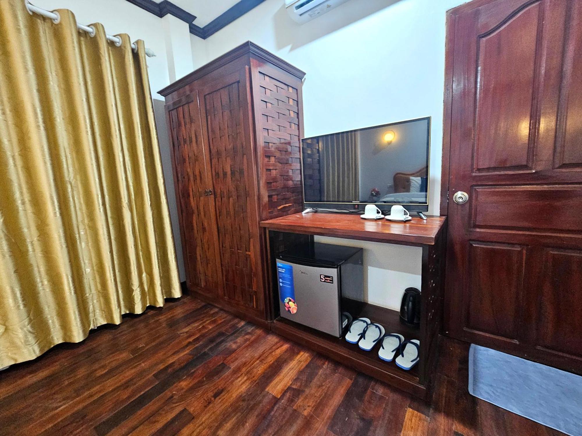 Win Hotel Ванг Виенг Екстериор снимка