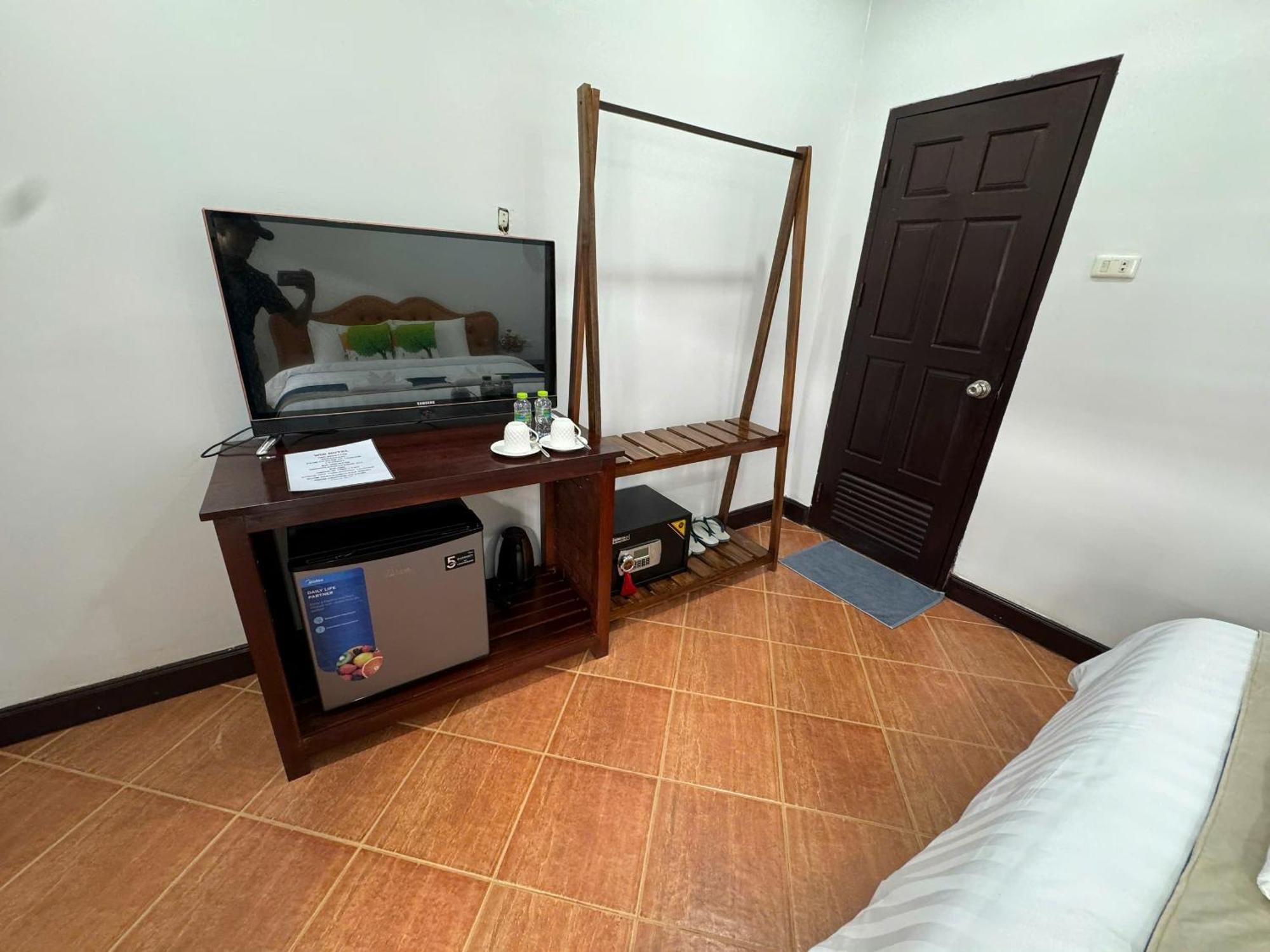 Win Hotel Ванг Виенг Екстериор снимка